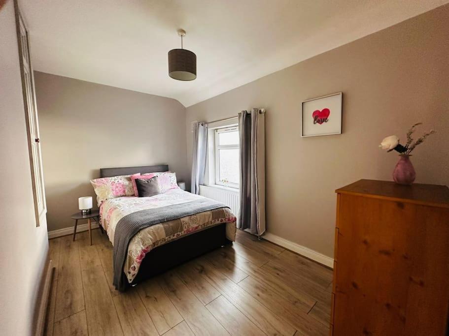 Gaeltacht Quarter Cosy Home Белфаст Экстерьер фото
